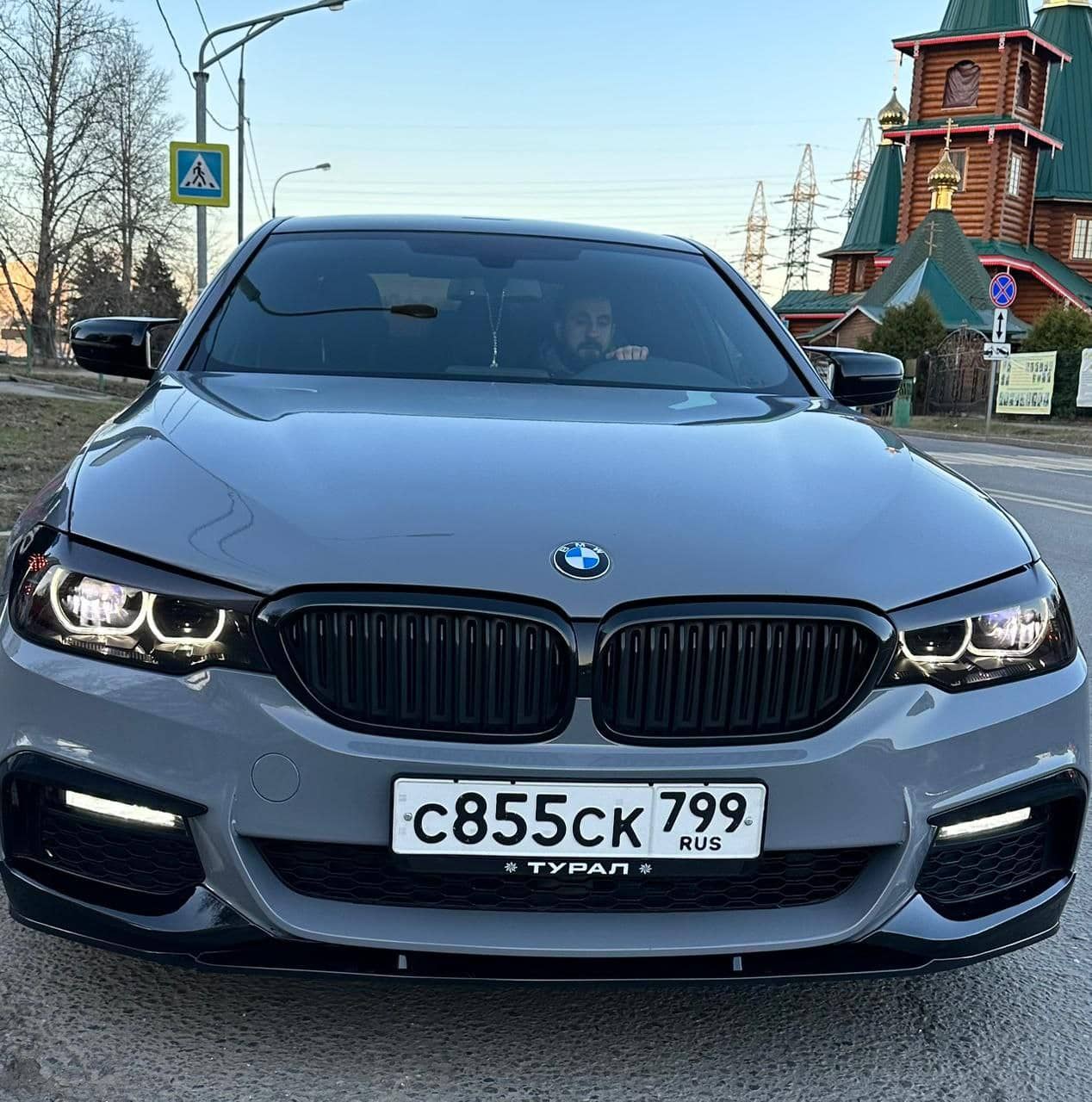 BMW со светящейся рамкой государственного номера LEDRamka